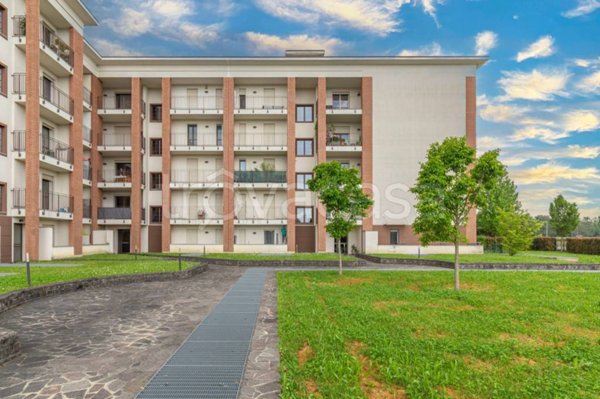 appartamento in vendita ad Agrate Brianza in zona Omate