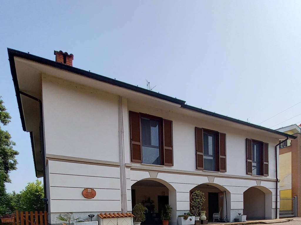 appartamento in vendita ad Agrate Brianza in zona Omate