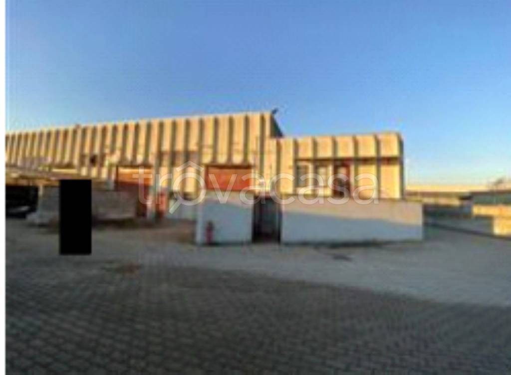 locale commerciale in vendita ad Agrate Brianza