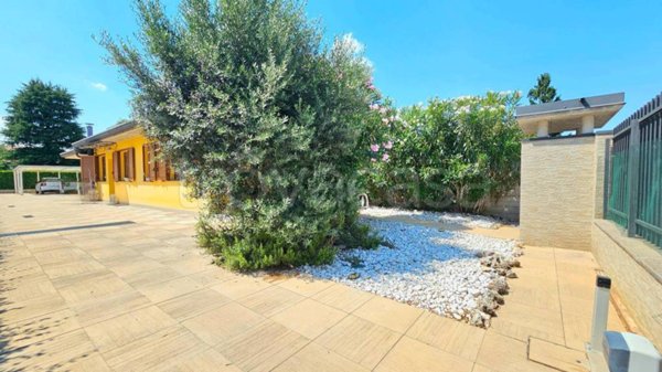 casa indipendente in vendita ad Agrate Brianza