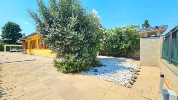 casa indipendente in vendita ad Agrate Brianza