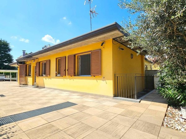 casa indipendente in vendita ad Agrate Brianza