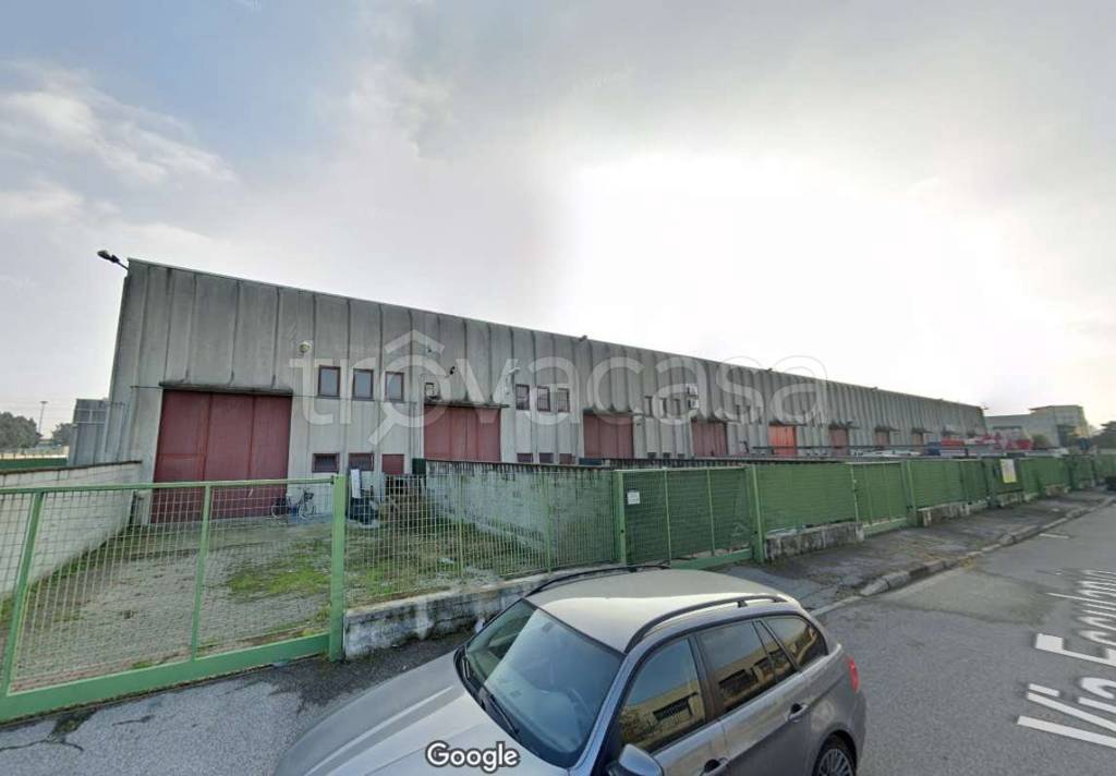 locale commerciale in vendita ad Agrate Brianza