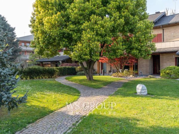 casa indipendente in vendita ad Agrate Brianza