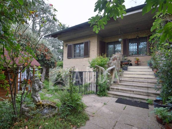 casa indipendente in vendita ad Agrate Brianza