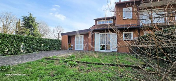 casa indipendente in vendita ad Agrate Brianza