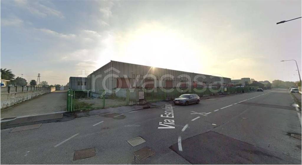 locale commerciale in vendita ad Agrate Brianza