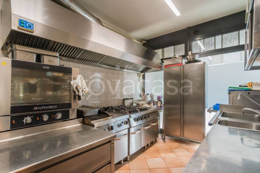 negozio in vendita ad Agrate Brianza