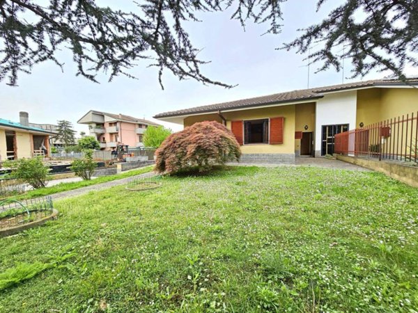 casa indipendente in vendita ad Agrate Brianza