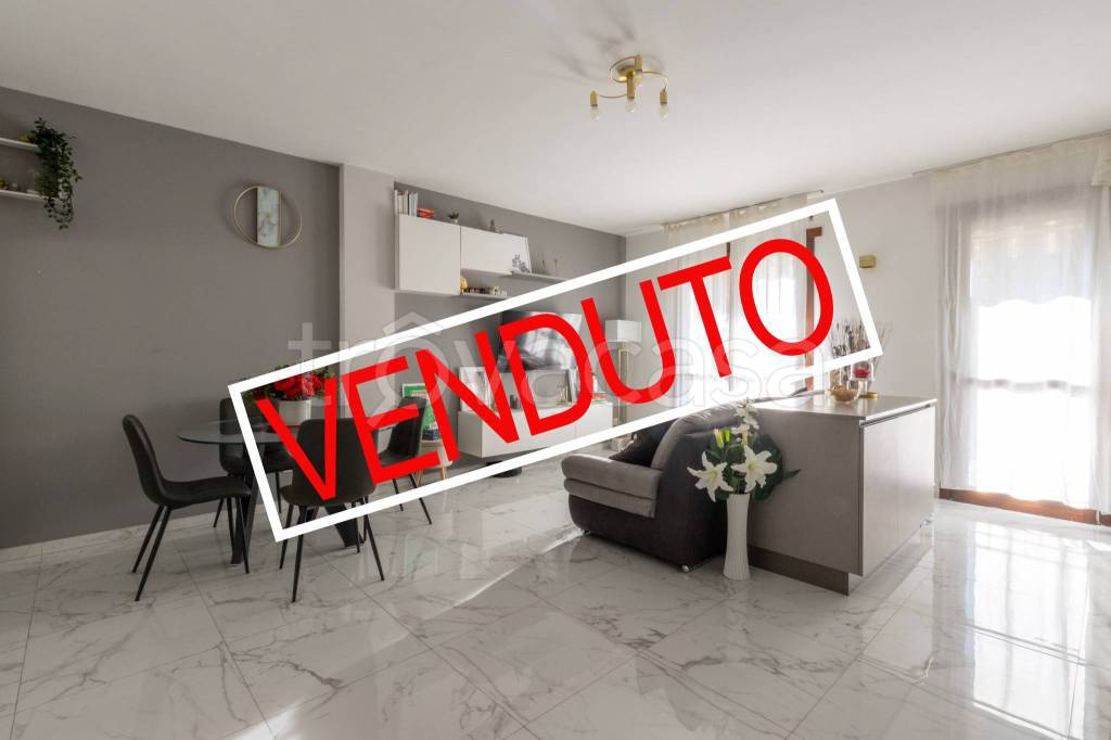 appartamento in vendita ad Agrate Brianza in zona Omate