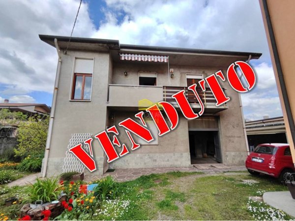 casa indipendente in vendita ad Agrate Brianza