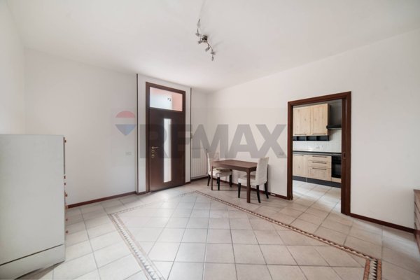 appartamento in vendita ad Agrate Brianza in zona Omate