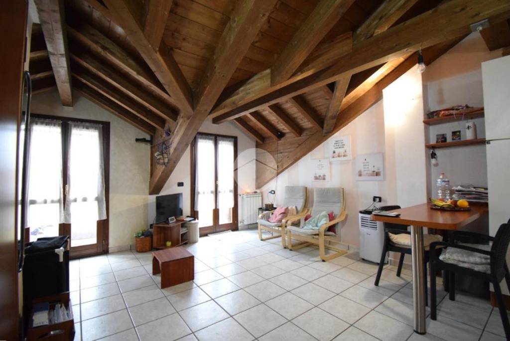 appartamento in vendita ad Agrate Brianza in zona Omate