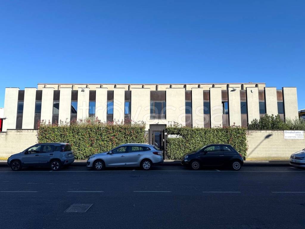 capannone in vendita ad Agrate Brianza in zona Omate