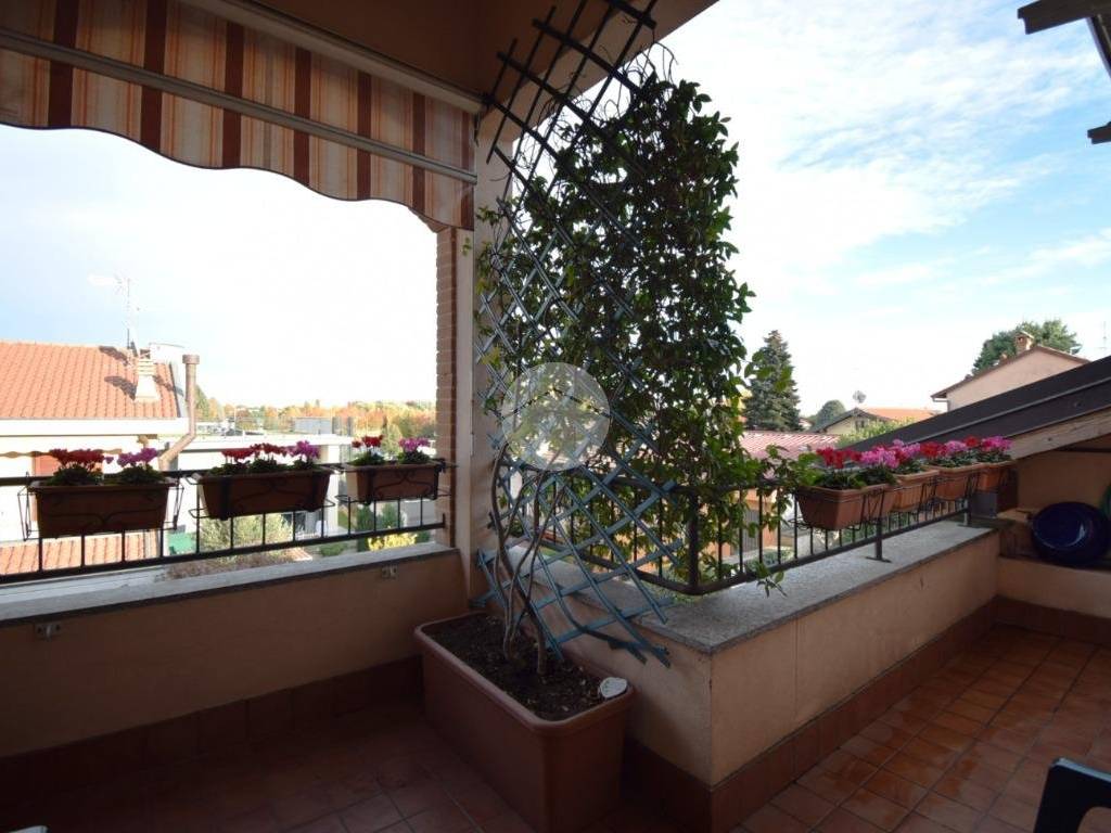 appartamento in vendita ad Agrate Brianza in zona Omate