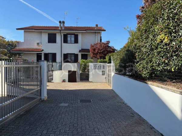 casa indipendente in vendita ad Agrate Brianza