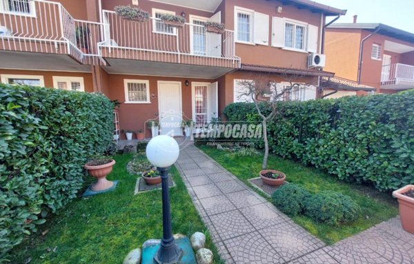 casa indipendente in vendita ad Agrate Brianza