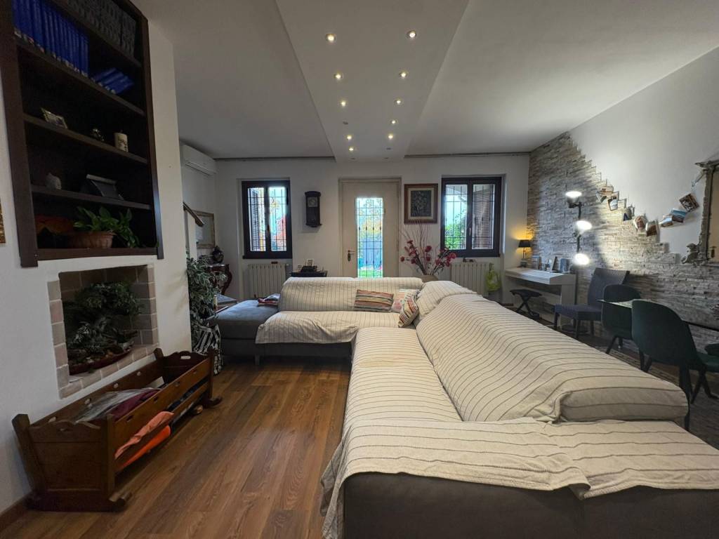 casa indipendente in vendita ad Agrate Brianza