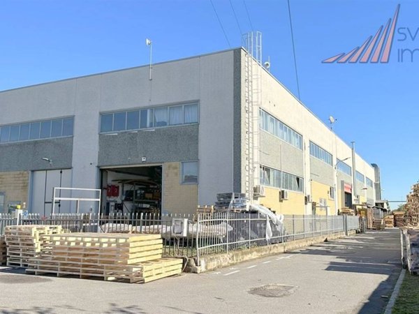 locale commerciale in vendita ad Agrate Brianza