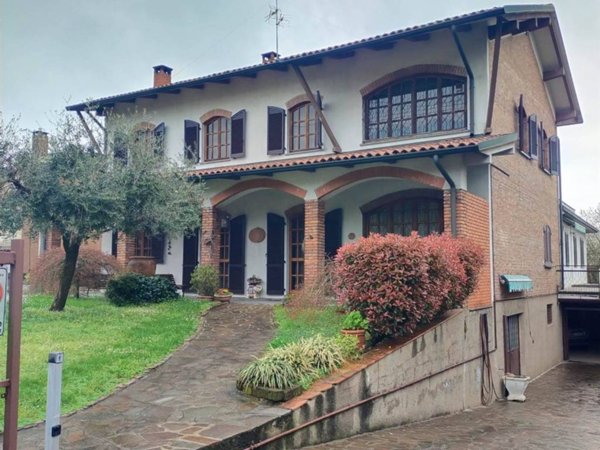 casa indipendente in vendita ad Agrate Brianza