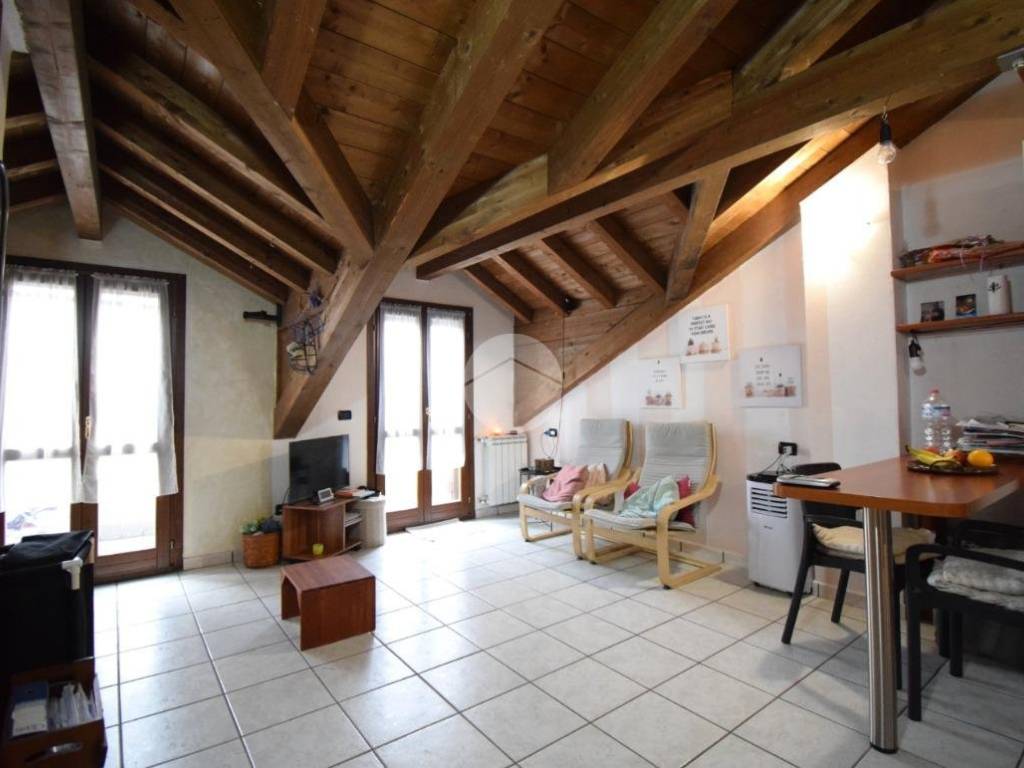 appartamento in vendita ad Agrate Brianza in zona Omate