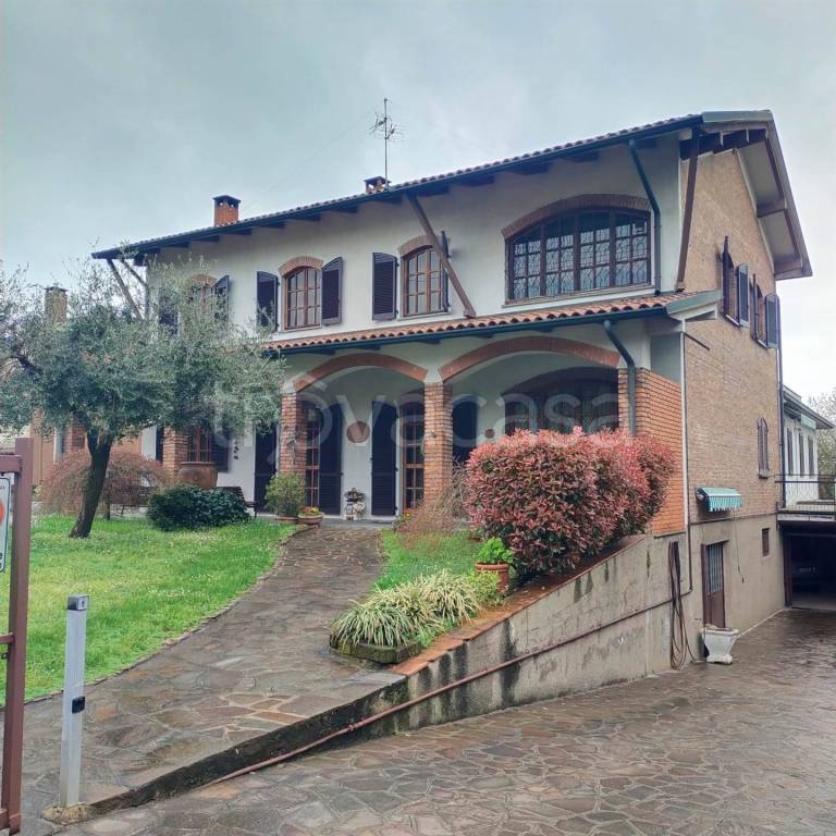 casa indipendente in vendita ad Agrate Brianza