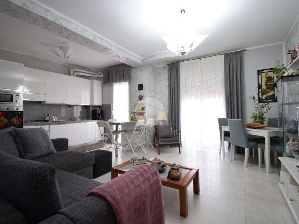 appartamento in vendita ad Agrate Brianza in zona Omate