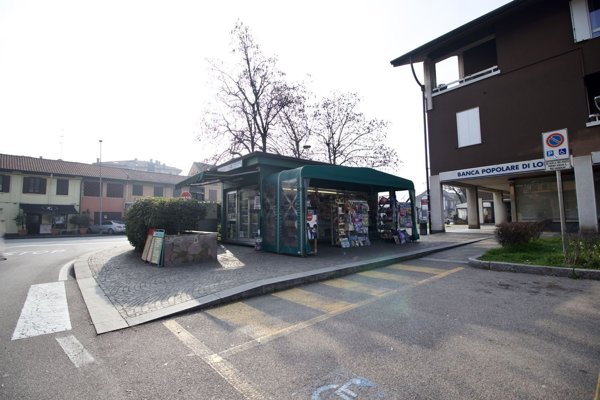 negozio in vendita ad Agrate Brianza