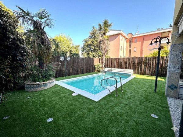 casa indipendente in vendita ad Agrate Brianza