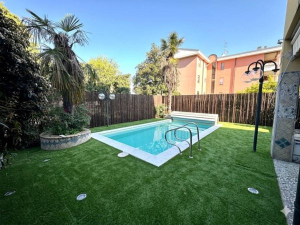 casa indipendente in vendita ad Agrate Brianza