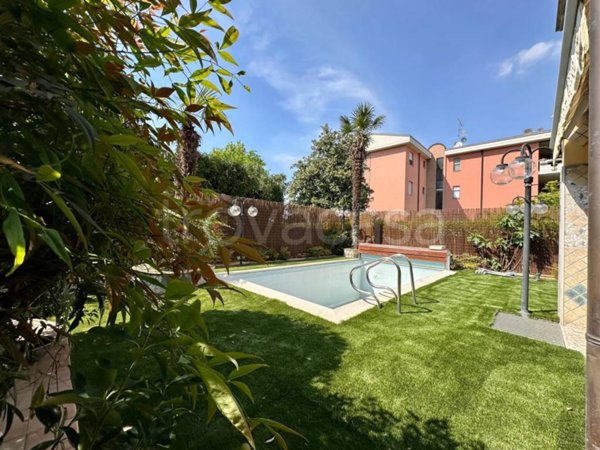 casa indipendente in vendita ad Agrate Brianza