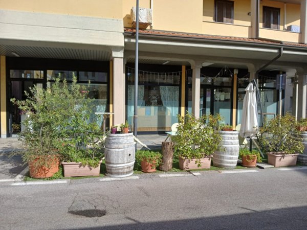 negozio in vendita ad Agrate Brianza