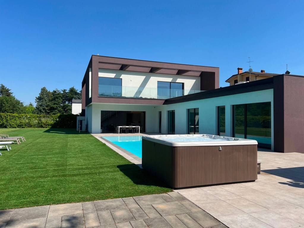 casa indipendente in vendita ad Agrate Brianza