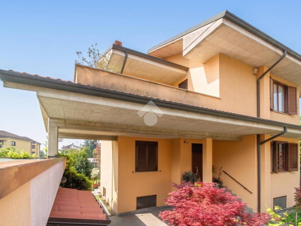 casa indipendente in vendita ad Agrate Brianza