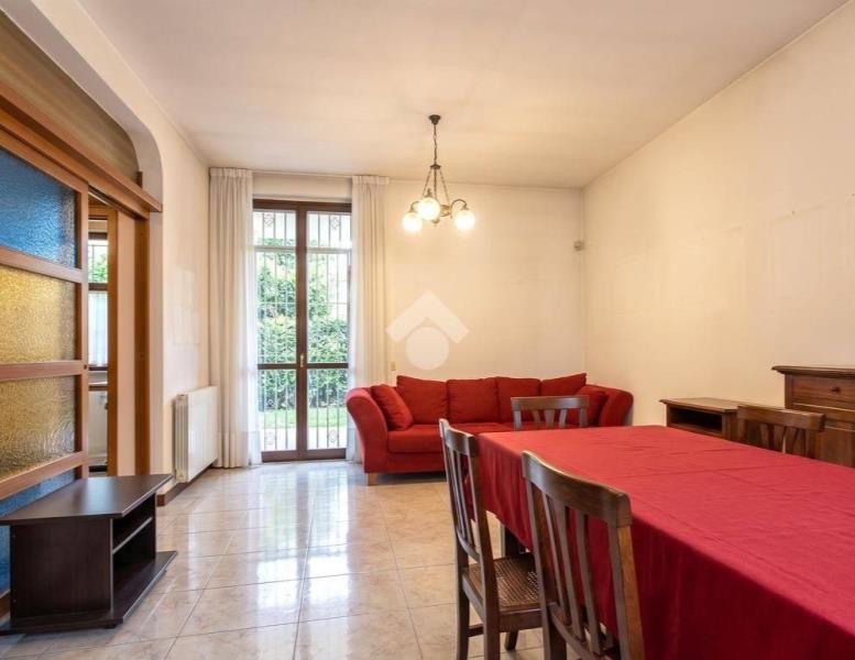 casa indipendente in vendita ad Agrate Brianza in zona Omate