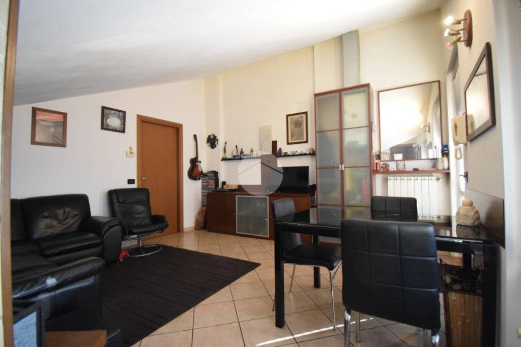 appartamento in vendita ad Agrate Brianza in zona Omate