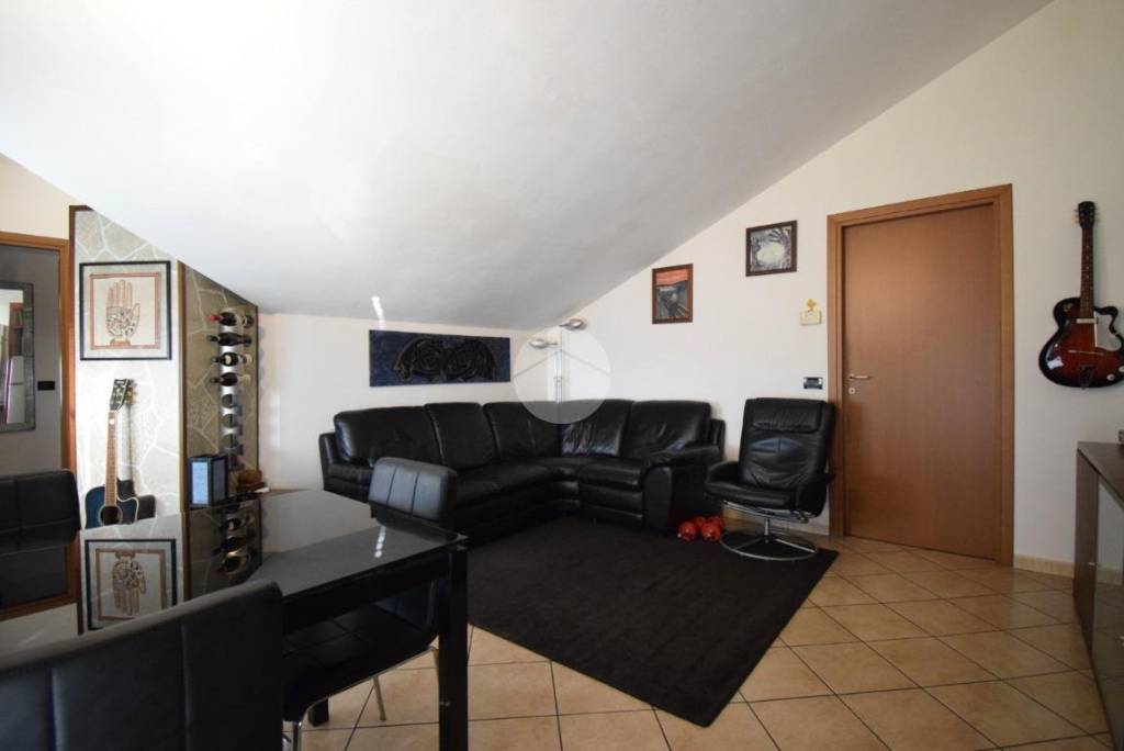 appartamento in vendita ad Agrate Brianza in zona Omate