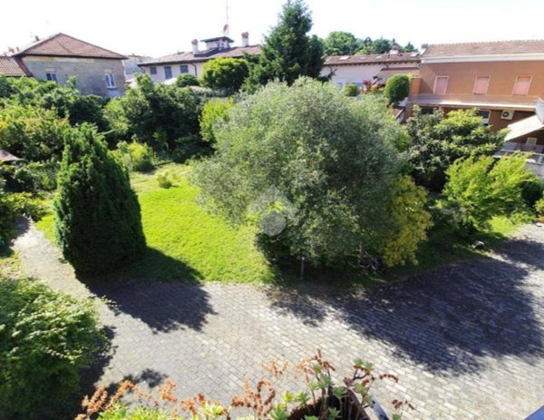 casa indipendente in vendita ad Agrate Brianza in zona Omate