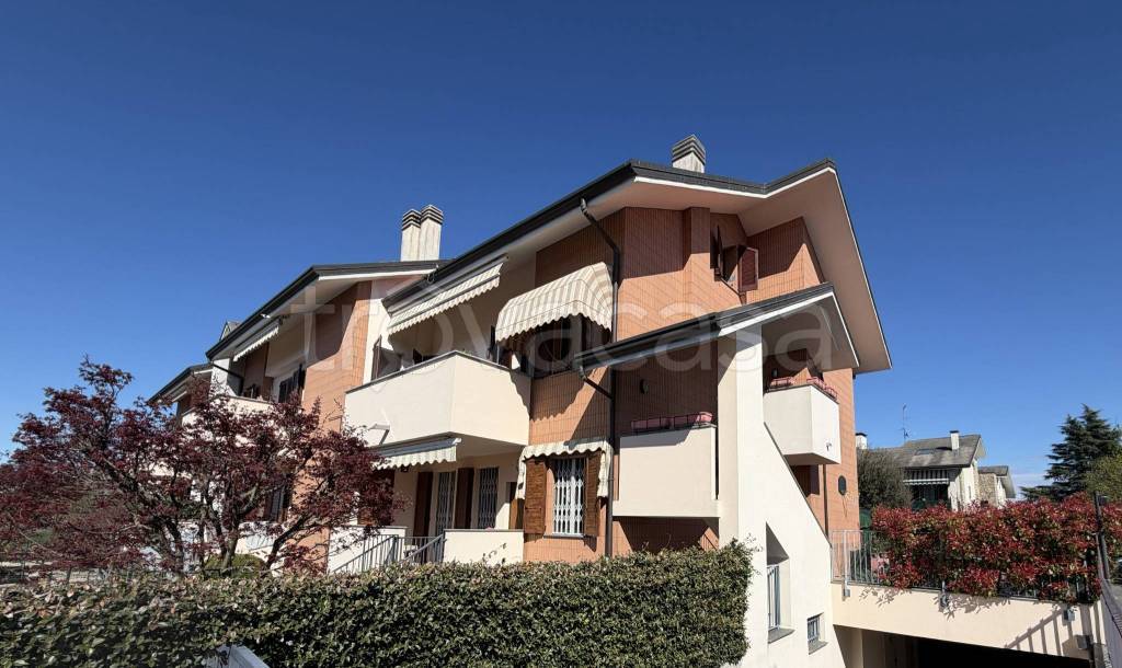 appartamento in vendita ad Agrate Brianza in zona Omate