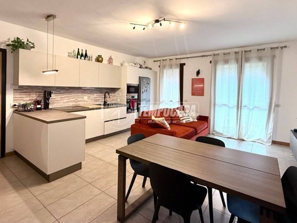 appartamento in vendita ad Agrate Brianza in zona Omate