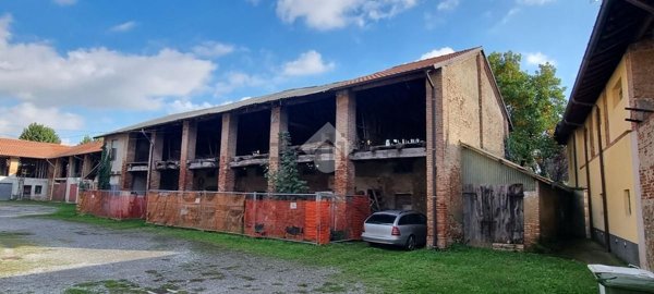 casale in vendita ad Agrate Brianza