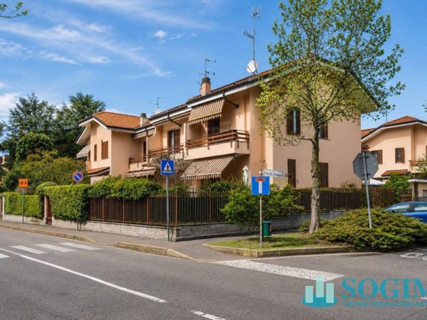 casa indipendente in vendita ad Agrate Brianza