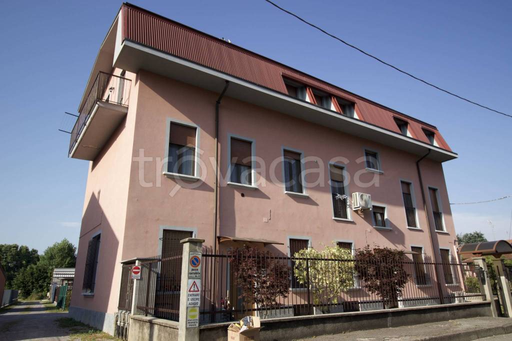 casa indipendente in vendita ad Agrate Brianza