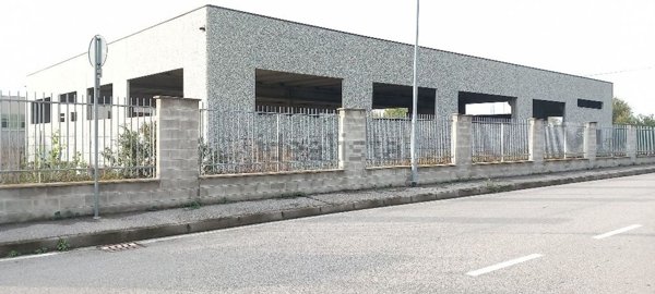 capannone in vendita ad Agrate Brianza in zona Omate