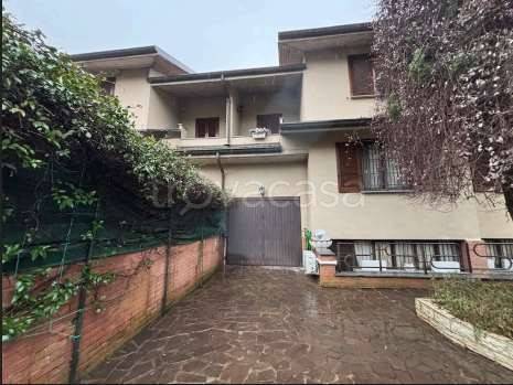 casa indipendente in vendita ad Agrate Brianza