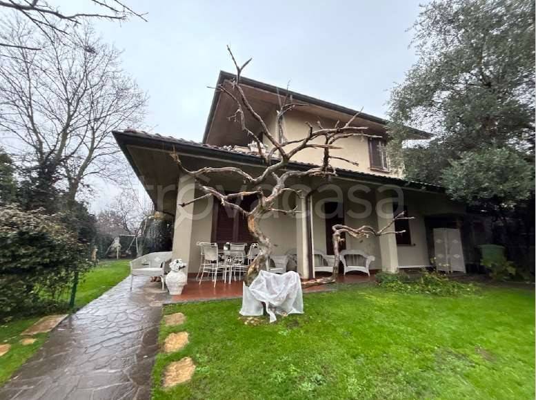 casa indipendente in vendita ad Agrate Brianza