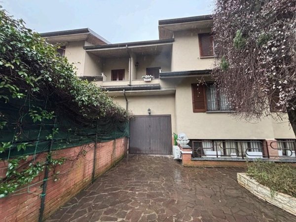 casa indipendente in vendita ad Agrate Brianza