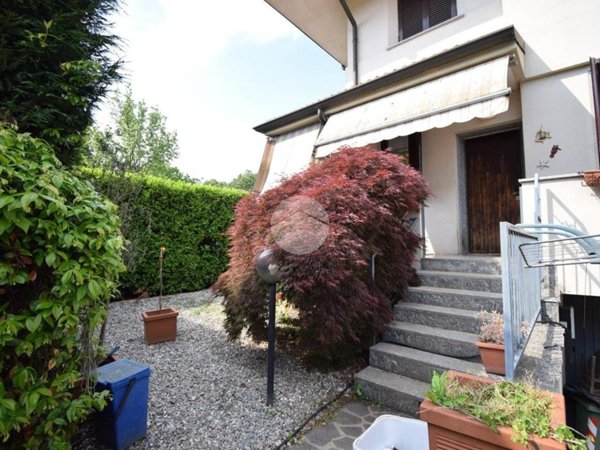 casa indipendente in vendita ad Agrate Brianza in zona Omate