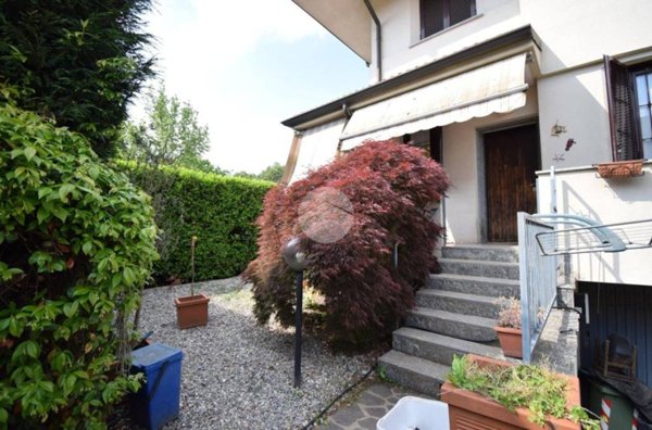 casa indipendente in vendita ad Agrate Brianza in zona Omate