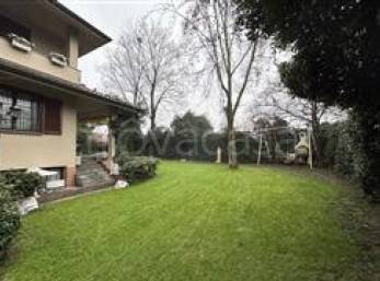 casa indipendente in vendita ad Agrate Brianza